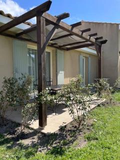 Villa Tia - Appartement 2 chambres - piscine - bord de lac - Saint-Saturnin-lès-Avignon - 0