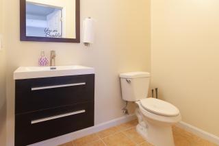 Cozy 5bedroom 4bath Retreat in Washington DC with Free Parking and next to a Bus Stop - Washington - 3
