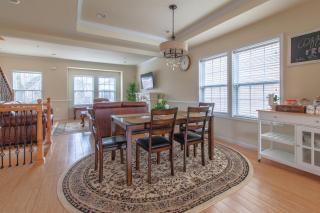 Cozy 5bedroom 4bath Retreat in Washington DC with Free Parking and next to a Bus Stop - Washington - 1