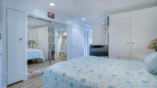 Sea Side Escape - 4