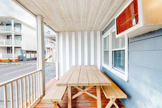 Lazy Whale, Unit 1 - 9