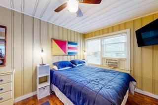 Lazy Whale, Unit 1 - 1