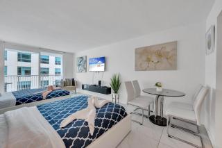 Beautiful High Floor Studio * Brickell * Ocean view - 1