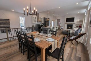 Panoramic Lakefront Chalet with Hot Tub & Firepit - Chertsey - 4
