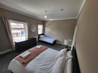 4 Bedroom house, 8 min to city! - Manchester - 7