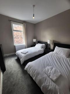 4 Bedroom house, 8 min to city! - Manchester - 4