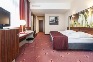 Premier Inn Köln City Mediapark - Cologne - 6