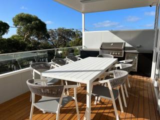 Shelby Beachhouse - Scandi Hot Tub & McCrae Views - McCrae - 9