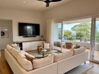 Shelby Beachhouse - Scandi Hot Tub & McCrae Views - McCrae - 2