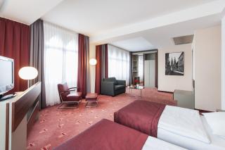 Premier Inn Köln City Mediapark - Cologne - 3