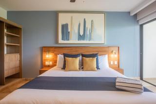 New Condo Roof Pool with Gym and WiFi near 5th half Blk Kids Ok - 3