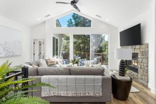 New Luxe Home 6BD 5BA Great and Bonus Rooms 2 Decks AC Dogs eBikes - 4