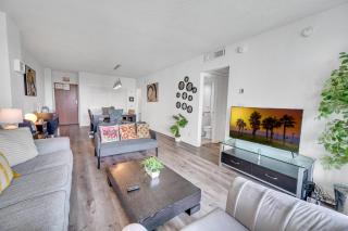 Spacious 1 BDR 1.5 BTH • Hallandale Beach - Hollywood - 2