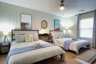 Bungalow Bliss ※ Beach Cottage Blocks From Ocean - 9