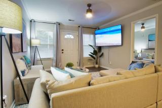 Bungalow Bliss ※ Beach Cottage Blocks From Ocean - 2