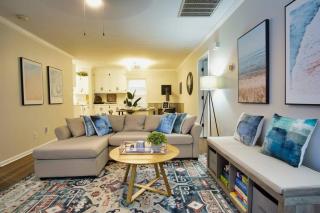 Bungalow Bliss ※ Beach Cottage Blocks From Ocean - 5