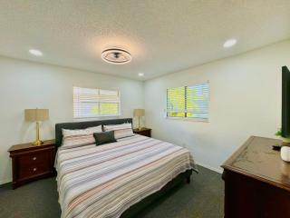 Seaside Elegance 3 Mi to FM Beach Paradise Sleep 6 - Fort Myers Beach - 8