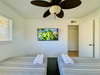 Seaside Elegance 3 Mi to FM Beach Paradise Sleep 6 - Fort Myers Beach - 4