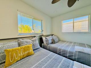 Seaside Elegance 3 Mi to FM Beach Paradise Sleep 6 - Fort Myers Beach - 5