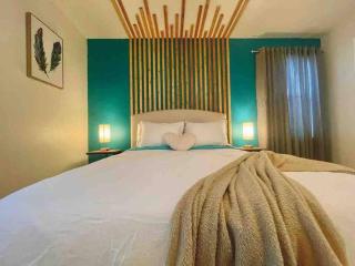 The Botanical Retreat, King Comfort & Poolside Peace - Gainesville - 8