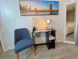 The Botanical Retreat, King Comfort & Poolside Peace - Gainesville - 6