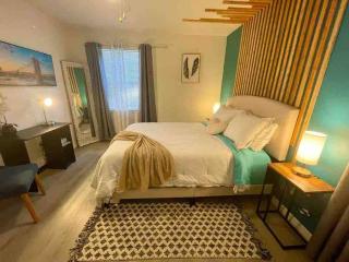 The Botanical Retreat, King Comfort & Poolside Peace - Gainesville - 5