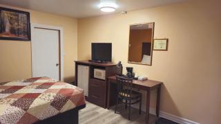 Deep River Motel - 8