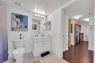 Dazzling 1 BED 1 BTH • Brickell • Bay & City View - Miami - 3