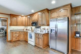 Spacious Mount Pleasant Home with Grill and Yard! - - 4