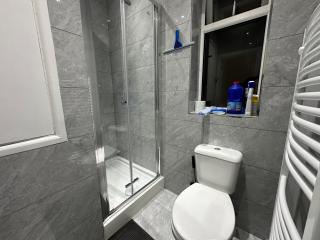 Luxury Ensuite 2nd Studio Flat With Great Views in Keedonwood Road With Fully Own Bathroom Newly Added And Private Kitchenette - Bromley - 2