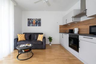 Elegant 1BR Flat with Balcony by HM - Wenen - 4