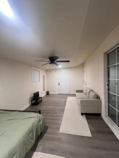 Single Room w/ Private Entrance - Shared Bathroom - Hemet - 9