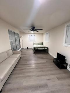 Single Room w/ Private Entrance - Shared Bathroom - 1