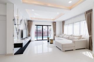 4 bedrooms, 4 bathrooms, villa with swimming pool, free Wi-Fi, party available - - 5