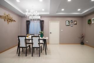 3-bedroom, 3-bathroom townhouse, community with swimming pool, gym, walking street for 20 minutes by car - - 3
