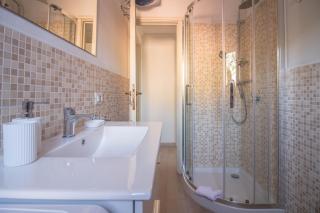 GuestHost - Lovely Sea View Apartment with Parking and Pool! - 4