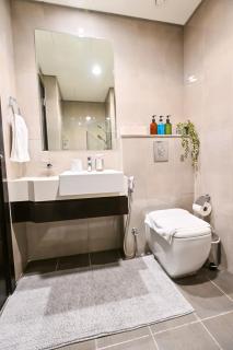 Chic Studio / Prime Business Bay Location / Spacious Balcony / New Building / Perfect for Solo Travelers, Busy Professionals, Couples - Dubai - 3