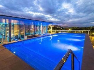 Stunning Waterfront Apartment in 5-star Complex - Cairns - 2