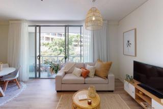 Stunning Waterfront Apartment in 5-star Complex - 1