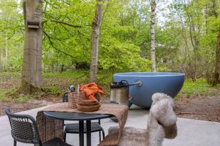 Huswell - Cozy Forest Cabinet with Private Hot Tub - Stekene - 8