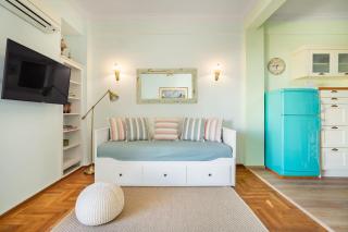 Bright, Calming Retreat With a Balcony Near Metro! - 2