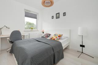 Bright Apartment with Balcony Close to the Poniatowski Park Łódź by Noclegi Renters - Łódź - 9