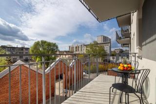 Bright Apartment with Balcony Close to the Poniatowski Park Łódź by Noclegi Renters - Łódź - 8