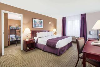 Ramada by Wyndham Red Deer Hotel & Suites - 5