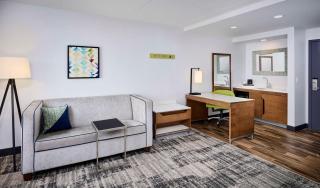 Hampton Inn & Suites by Hilton Windsor - Windsor - 1