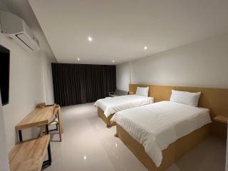 Super Highway Hotel - 4