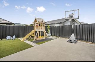 Private Ensuite with Spa in Upper Hutt - Upper Hutt - 6