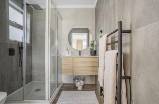 Private Ensuite with Spa in Upper Hutt - Upper Hutt - 3