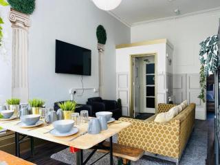 Seafront Party Houses for Hens, Stags & Groups - 9