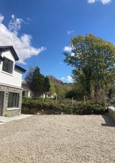 Boutique Townhouses Letterfrack Village - Entrance to Connemara National Park - 9